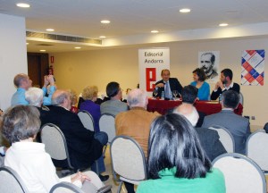 Presentació del llibre l'Home de mirada clara © 2014 Ludmilla Lacueva Canut